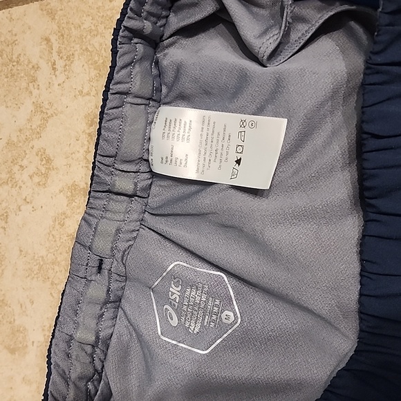 Asics Men's Medium Shorts - Picture 3 of 5